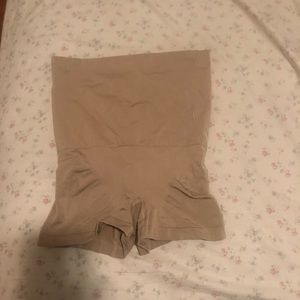 Women’s body shaper